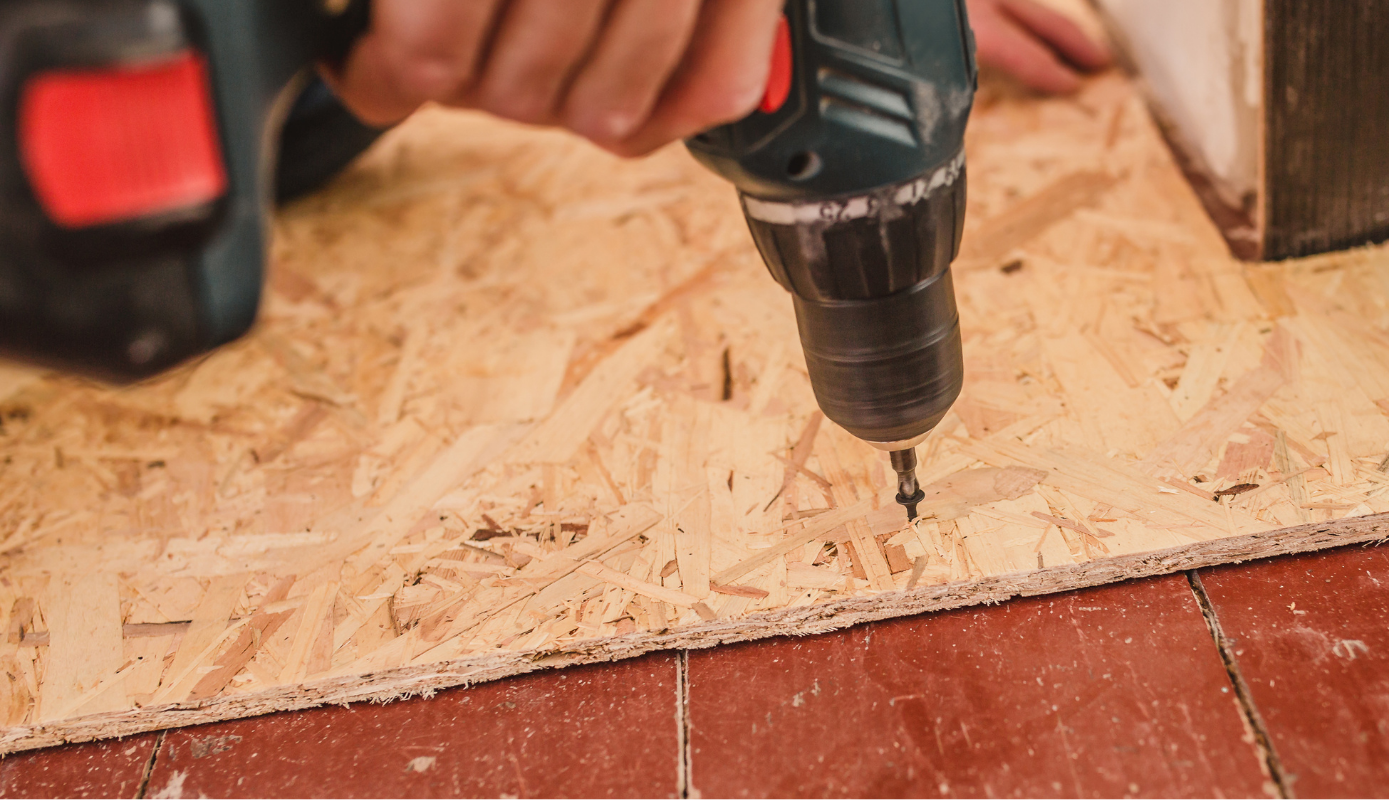 Montaż płyty OSB - przykręcanie płyty